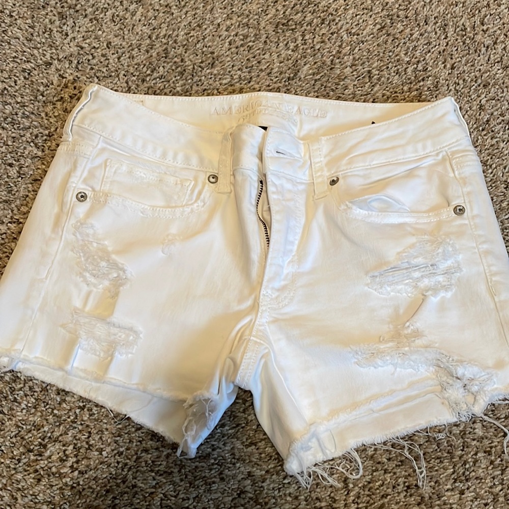 🌱🦢4 FOR $15!🦢🌱 American eagle size 6 white distressed cutoff Jean shorts